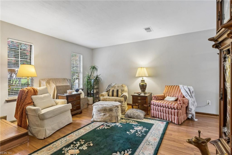 Photo 5 of 30 residential for sale in Chesapeake virginia