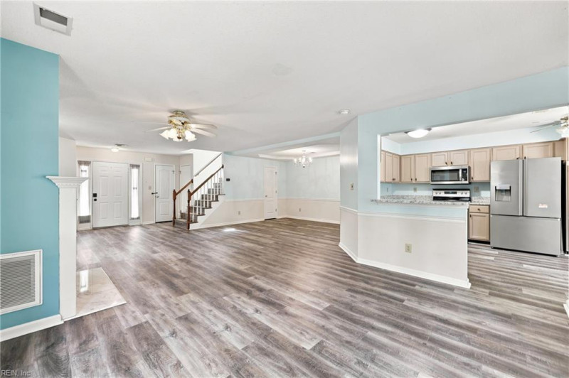 Photo 11 of 32 residential for sale in Chesapeake virginia
