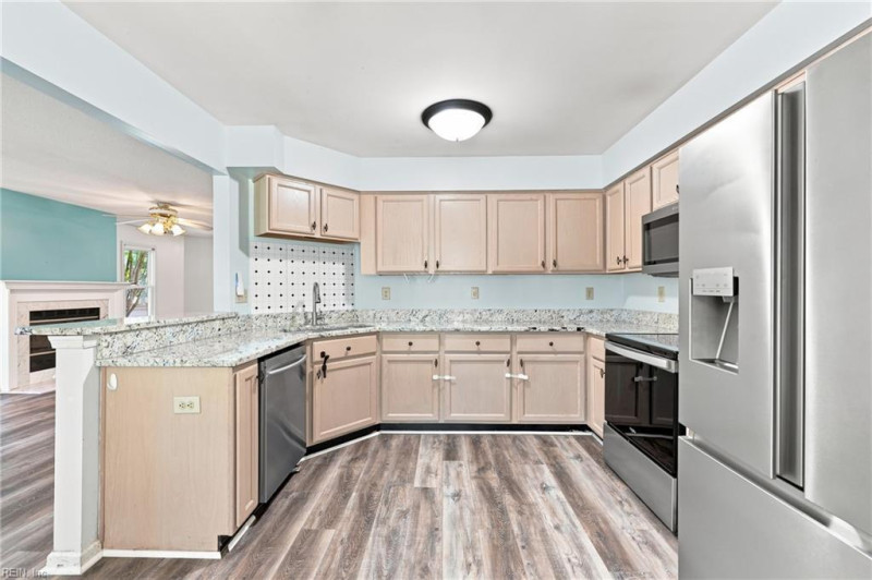 Photo 12 of 32 residential for sale in Chesapeake virginia