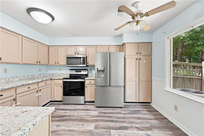 Photo 15 of 32 residential for sale in Chesapeake virginia