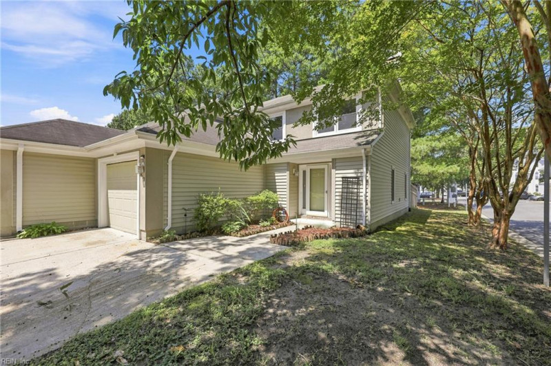 Photo 2 of 32 residential for sale in Chesapeake virginia
