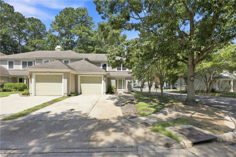 Photo 3 of 32 residential for sale in Chesapeake virginia
