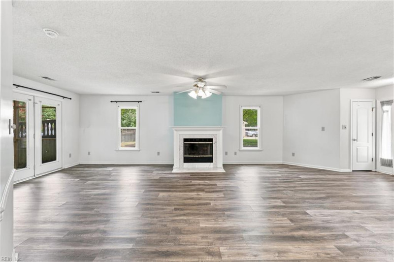 Photo 8 of 32 residential for sale in Chesapeake virginia