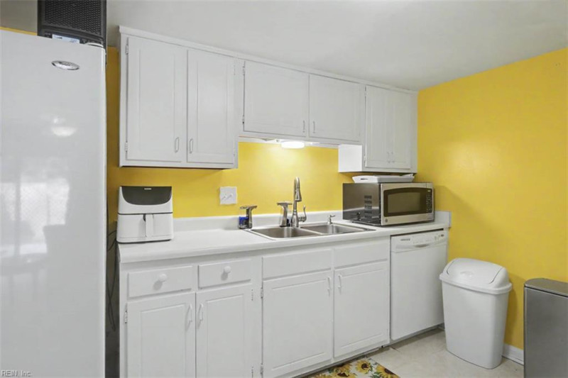 Photo 11 of 23 residential for sale in Newport News virginia