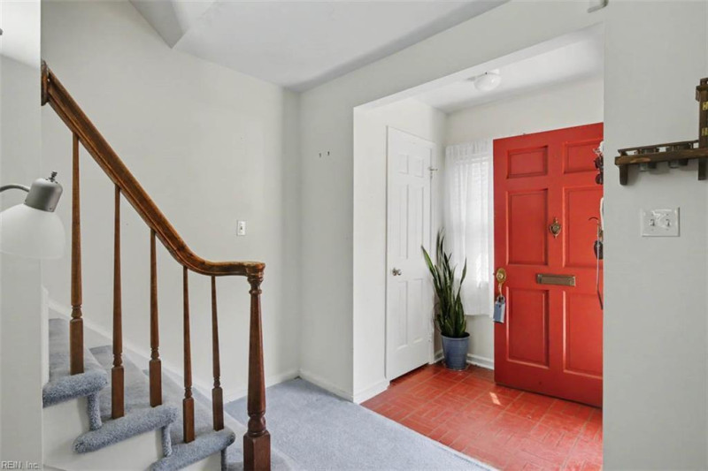Photo 4 of 23 residential for sale in Newport News virginia