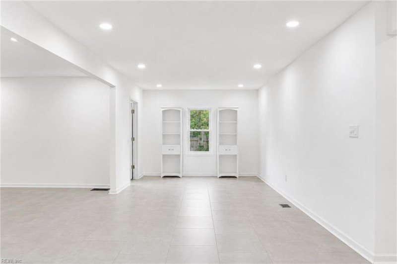 Photo 10 of 45 residential for sale in Hampton virginia