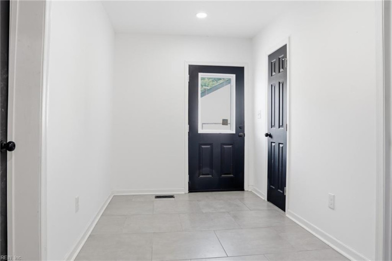 Photo 15 of 45 residential for sale in Hampton virginia