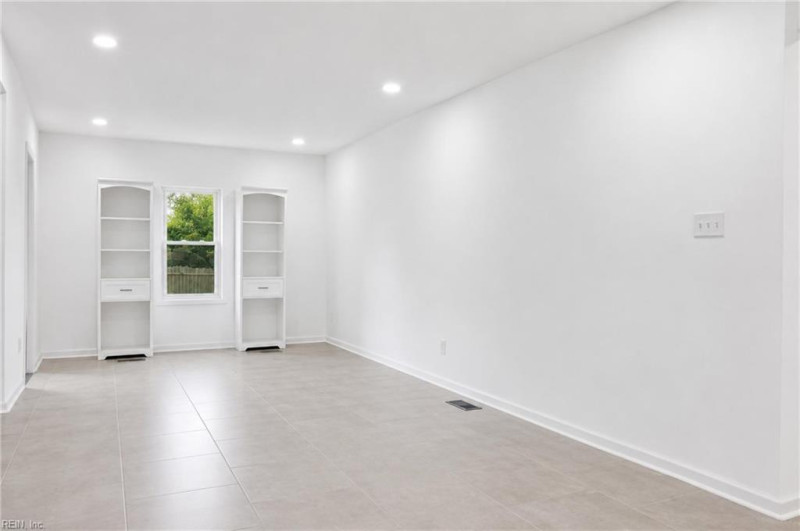 Photo 4 of 45 residential for sale in Hampton virginia
