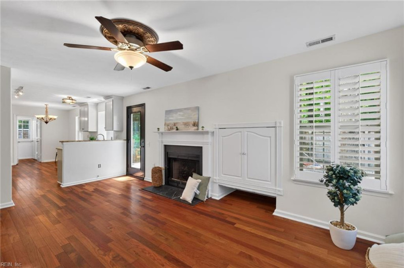 Photo 4 of 50 residential for sale in Virginia Beach virginia