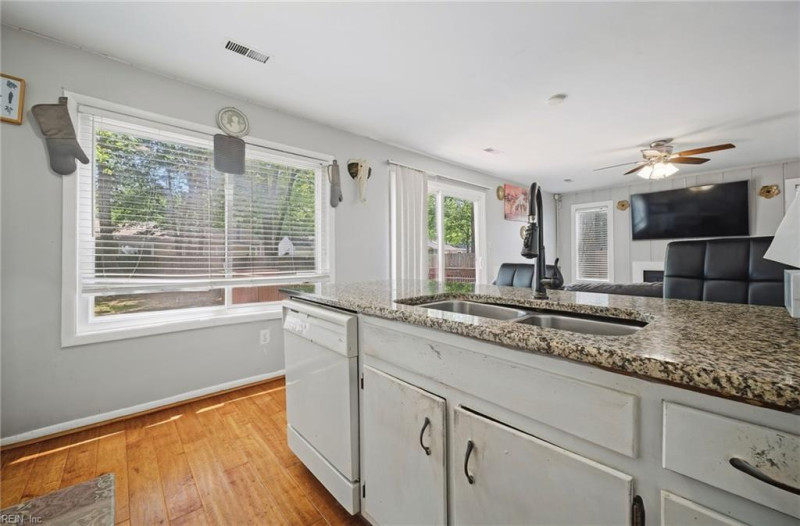 Photo 10 of 37 residential for sale in Newport News virginia