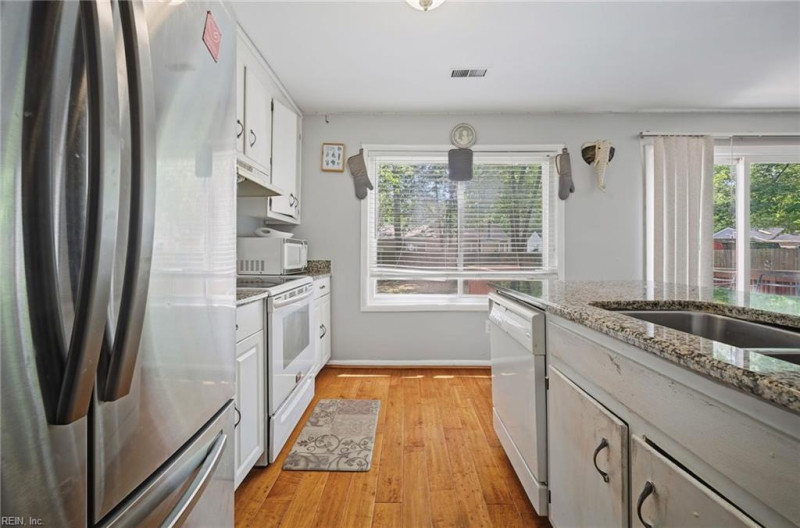 Photo 11 of 37 residential for sale in Newport News virginia