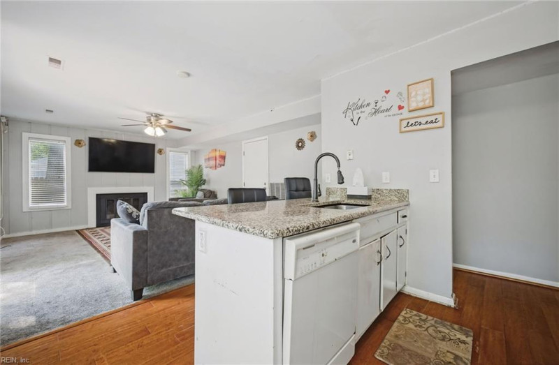 Photo 13 of 37 residential for sale in Newport News virginia