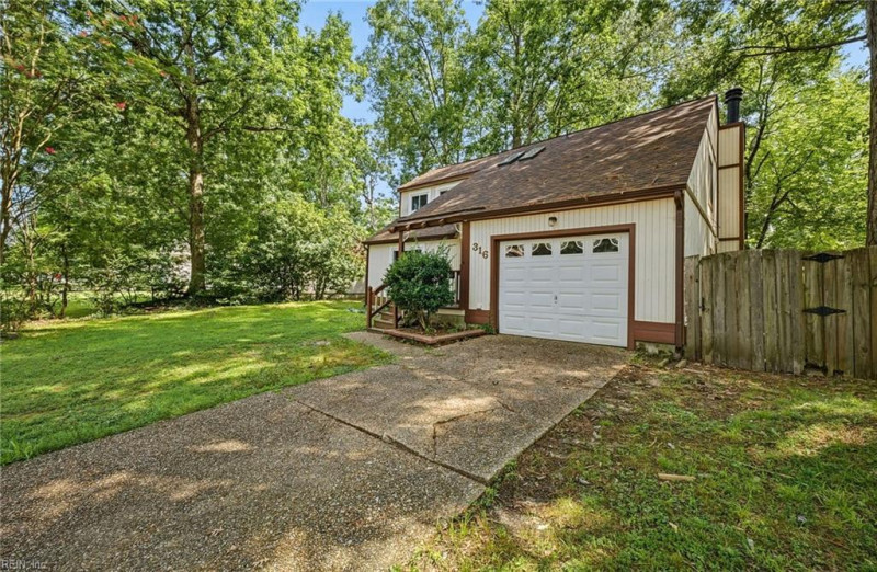 Photo 4 of 37 residential for sale in Newport News virginia
