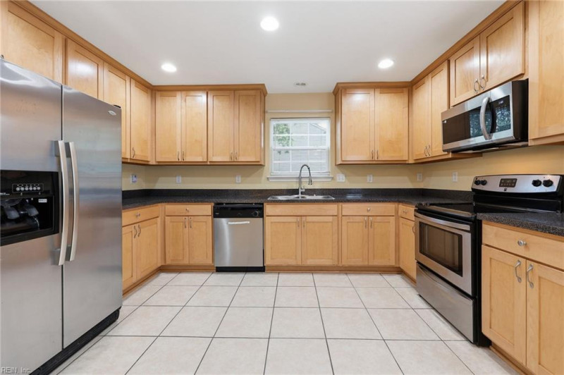 Photo 11 of 33 residential for sale in Norfolk virginia