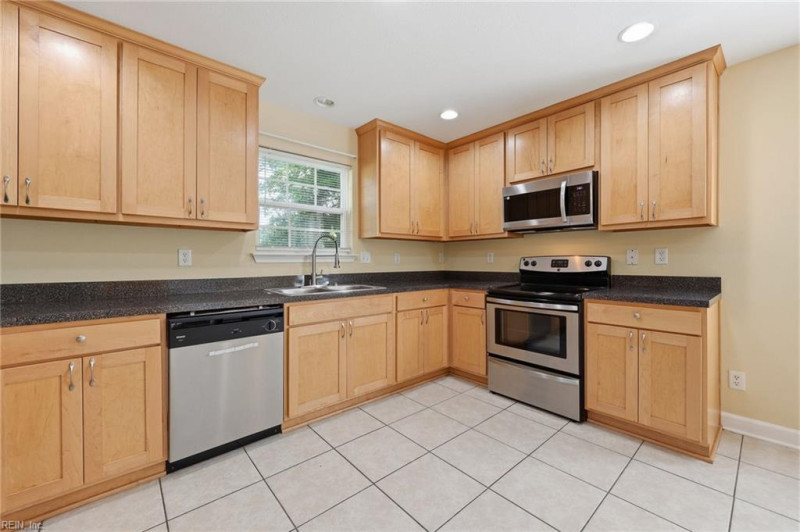 Photo 12 of 33 residential for sale in Norfolk virginia
