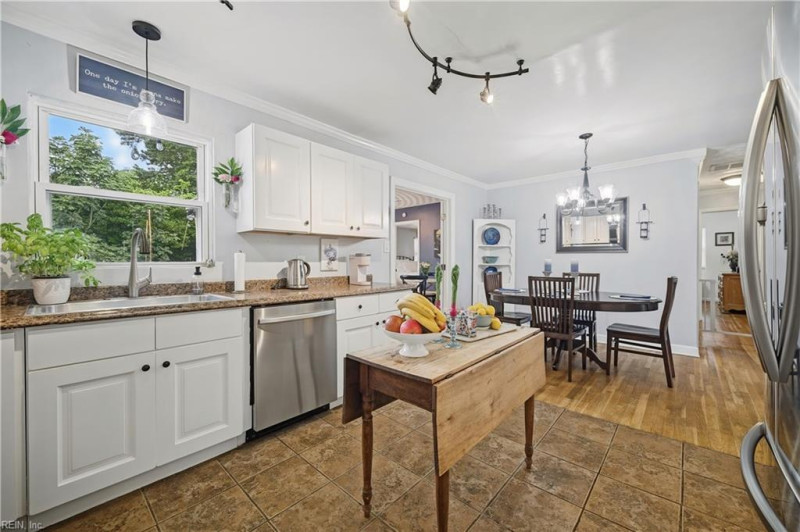 Photo 11 of 44 residential for sale in Virginia Beach virginia