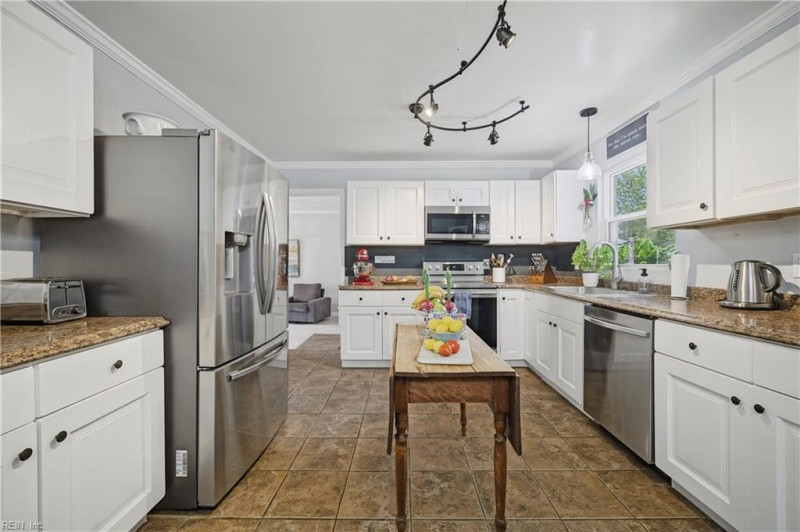Photo 13 of 44 residential for sale in Virginia Beach virginia