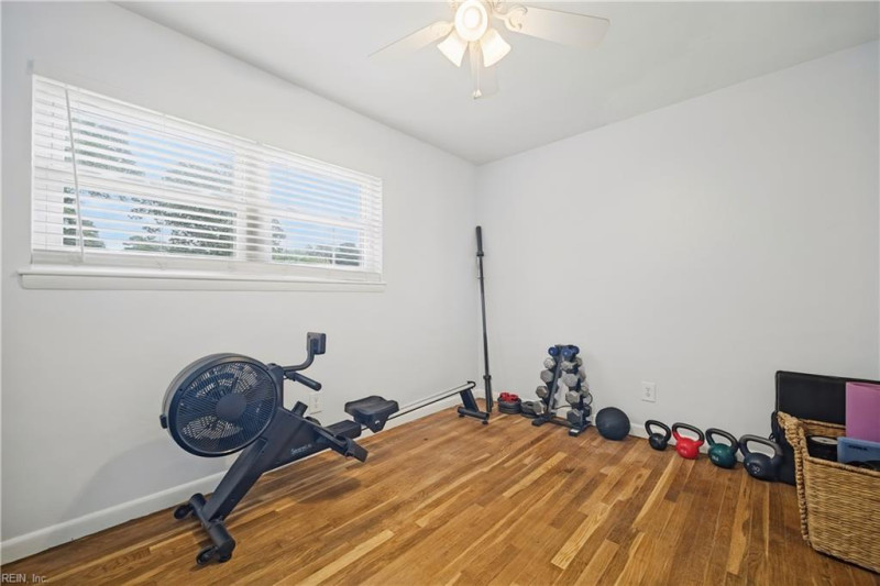 Photo 25 of 44 residential for sale in Virginia Beach virginia
