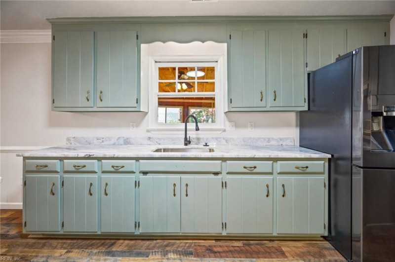 Photo 12 of 38 residential for sale in Hampton virginia