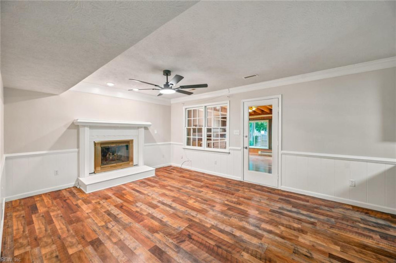 Photo 6 of 38 residential for sale in Hampton virginia