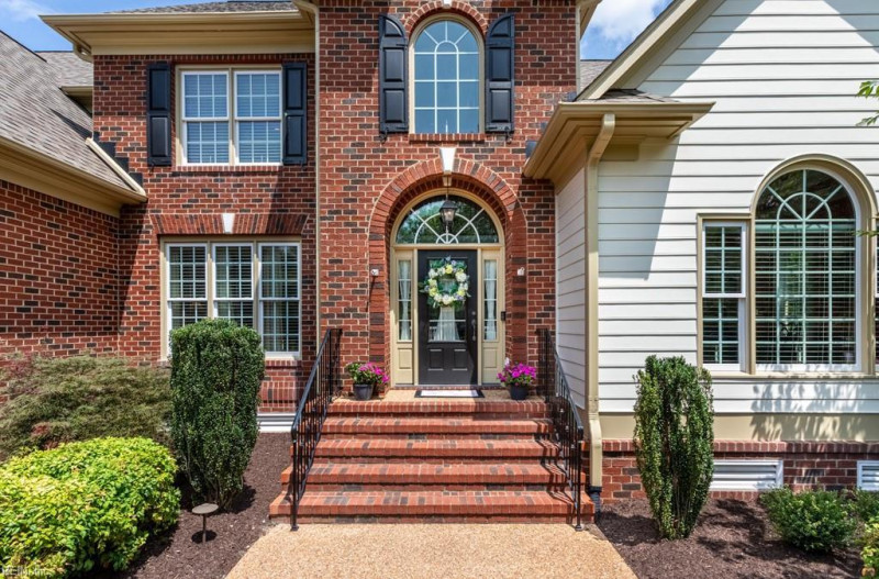 Photo 4 of 50 residential for sale in York County virginia