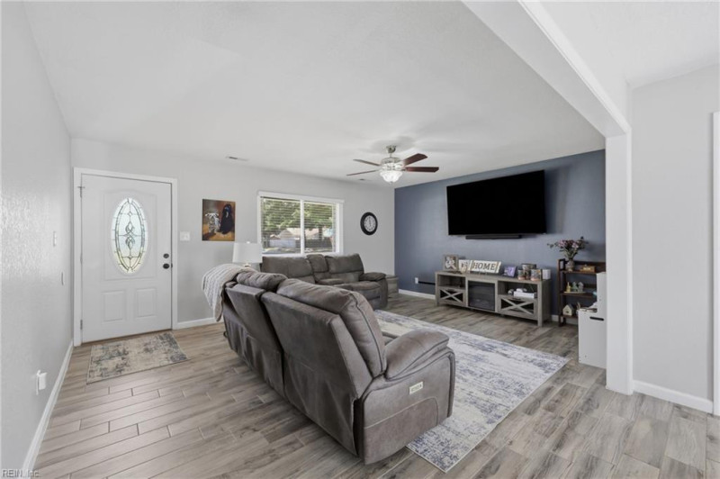Photo 5 of 29 residential for sale in Virginia Beach virginia