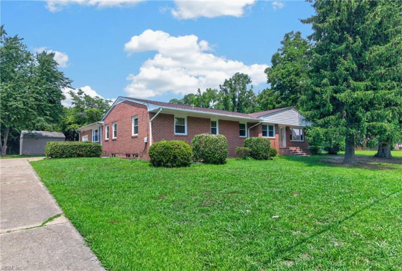 Photo 2 of 38 residential for sale in James City County virginia