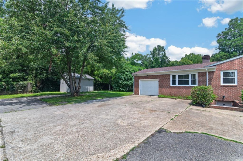 Photo 34 of 38 residential for sale in James City County virginia