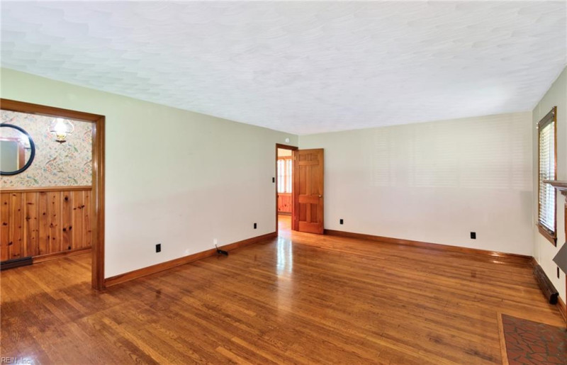 Photo 8 of 38 residential for sale in James City County virginia