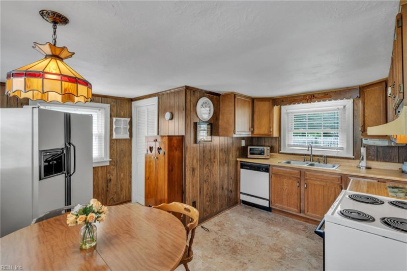 Photo 10 of 28 residential for sale in Chesapeake virginia
