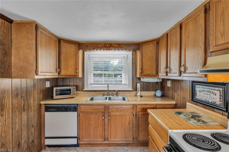 Photo 11 of 28 residential for sale in Chesapeake virginia