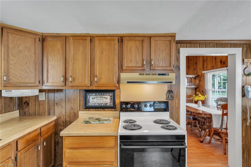 Photo 12 of 28 residential for sale in Chesapeake virginia