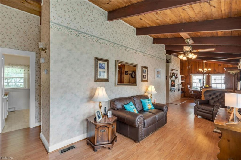 Photo 17 of 28 residential for sale in Chesapeake virginia