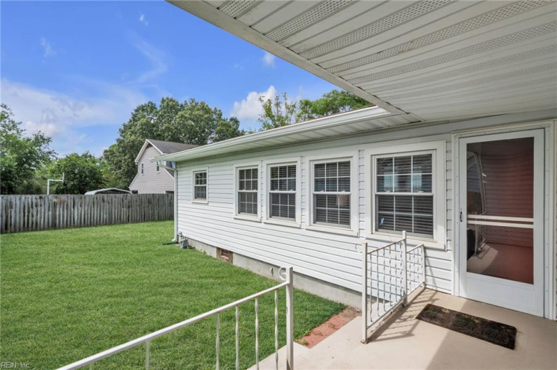 Photo 3 of 28 residential for sale in Chesapeake virginia