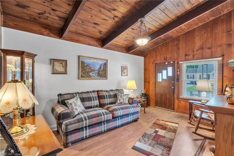 Photo 6 of 28 residential for sale in Chesapeake virginia