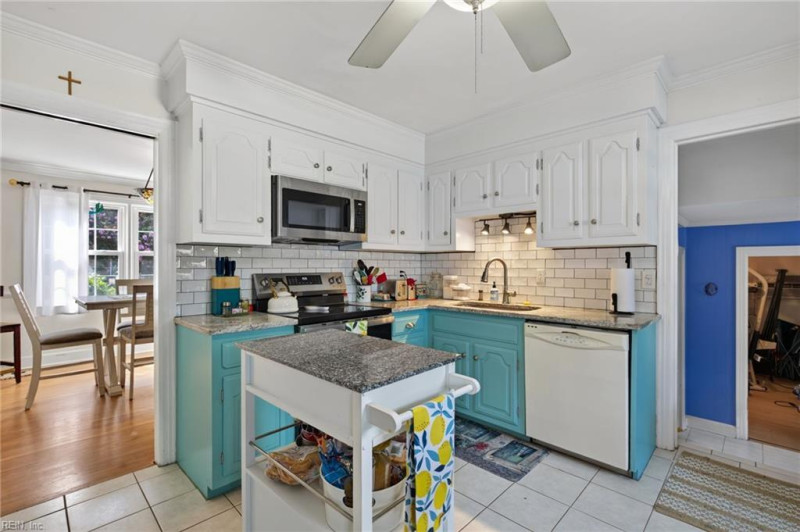 Photo 12 of 41 residential for sale in Chesapeake virginia