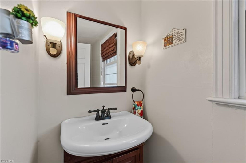 Photo 17 of 41 residential for sale in Chesapeake virginia