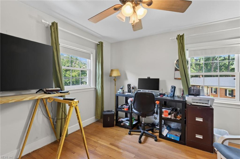 Photo 19 of 41 residential for sale in Chesapeake virginia