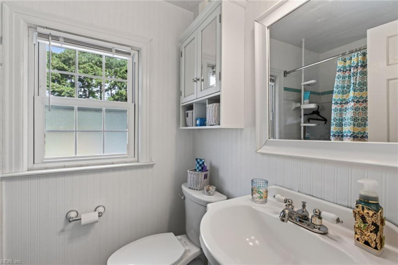 Photo 24 of 41 residential for sale in Chesapeake virginia
