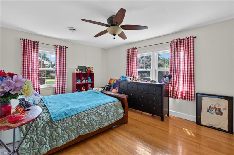 Photo 25 of 41 residential for sale in Chesapeake virginia