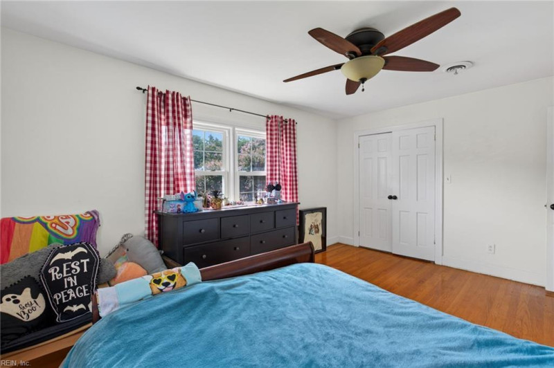 Photo 26 of 41 residential for sale in Chesapeake virginia