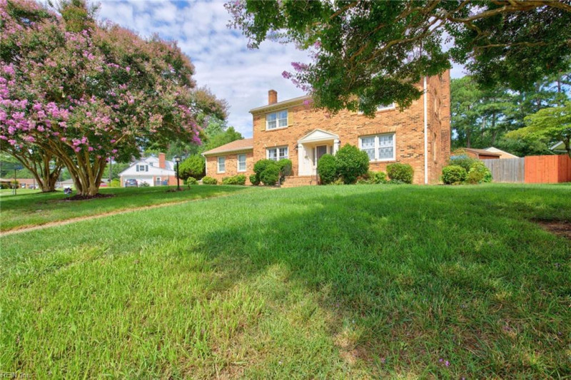 Photo 3 of 41 residential for sale in Chesapeake virginia