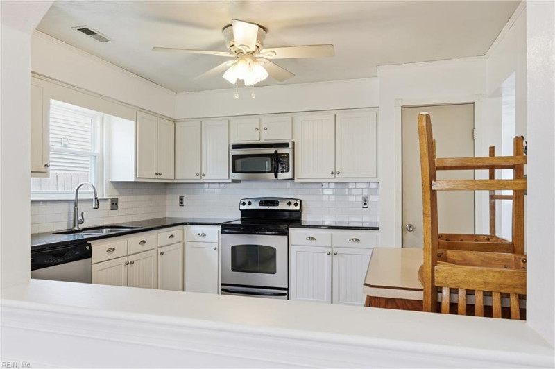 Photo 14 of 30 residential for sale in Virginia Beach virginia