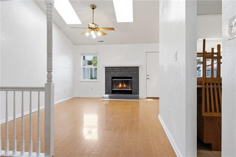 Photo 5 of 30 residential for sale in Virginia Beach virginia