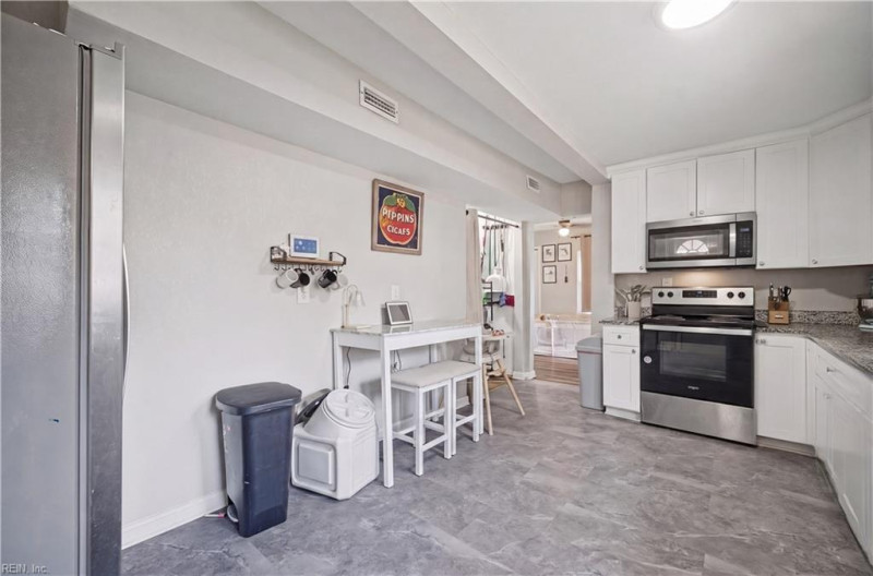 Photo 10 of 33 residential for sale in Portsmouth virginia