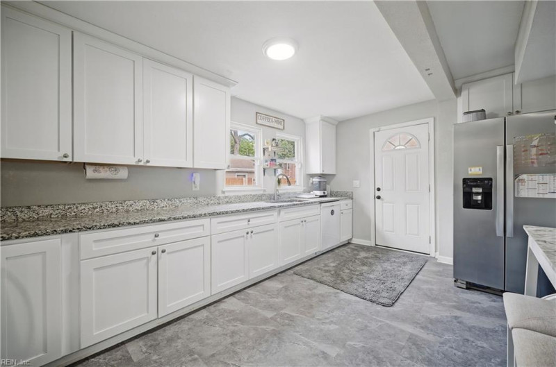Photo 11 of 33 residential for sale in Portsmouth virginia