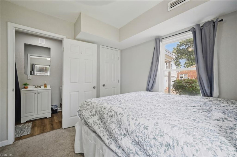 Photo 14 of 33 residential for sale in Portsmouth virginia