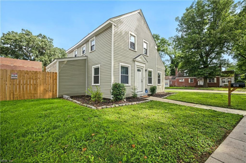 Photo 2 of 33 residential for sale in Portsmouth virginia