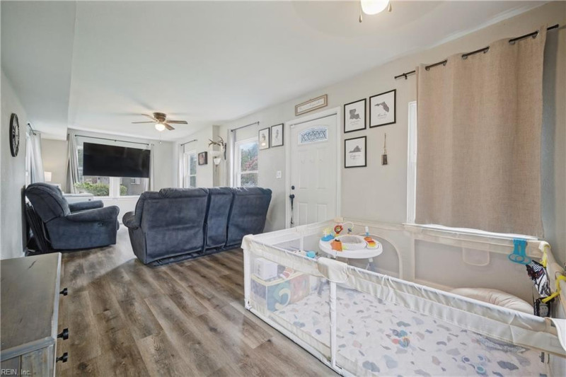 Photo 5 of 33 residential for sale in Portsmouth virginia