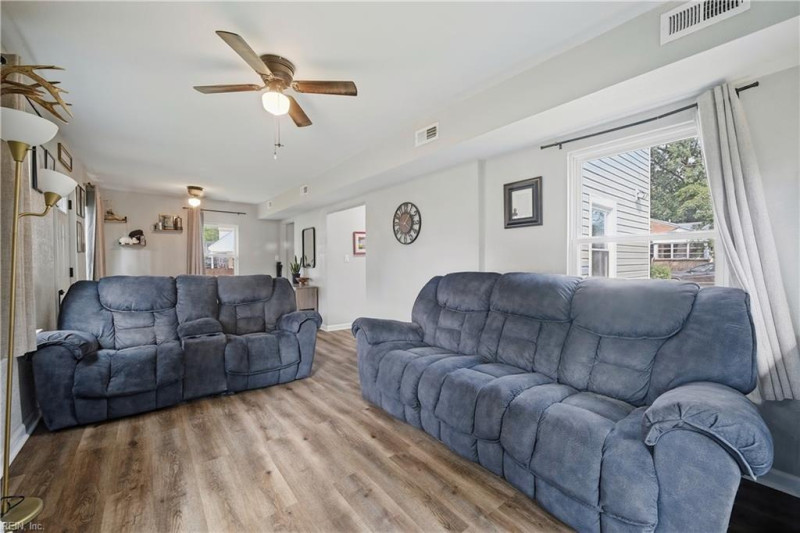 Photo 7 of 33 residential for sale in Portsmouth virginia